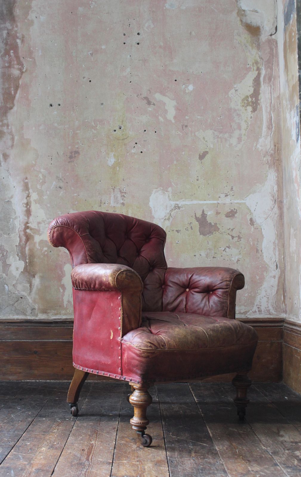 Circa 1845 Robert Strahan & Co Ireland Dublin Red Leather Armchair, Elveden Hall photo vinterior