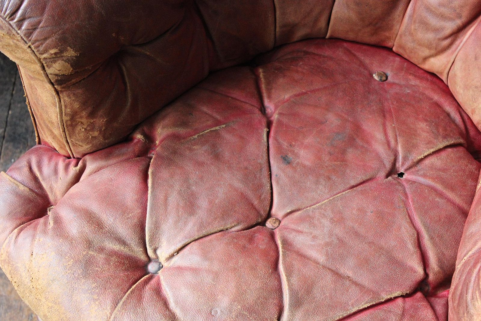 Circa 1845 Robert Strahan & Co Ireland Dublin Red Leather Armchair, Elveden Hall photo vintage