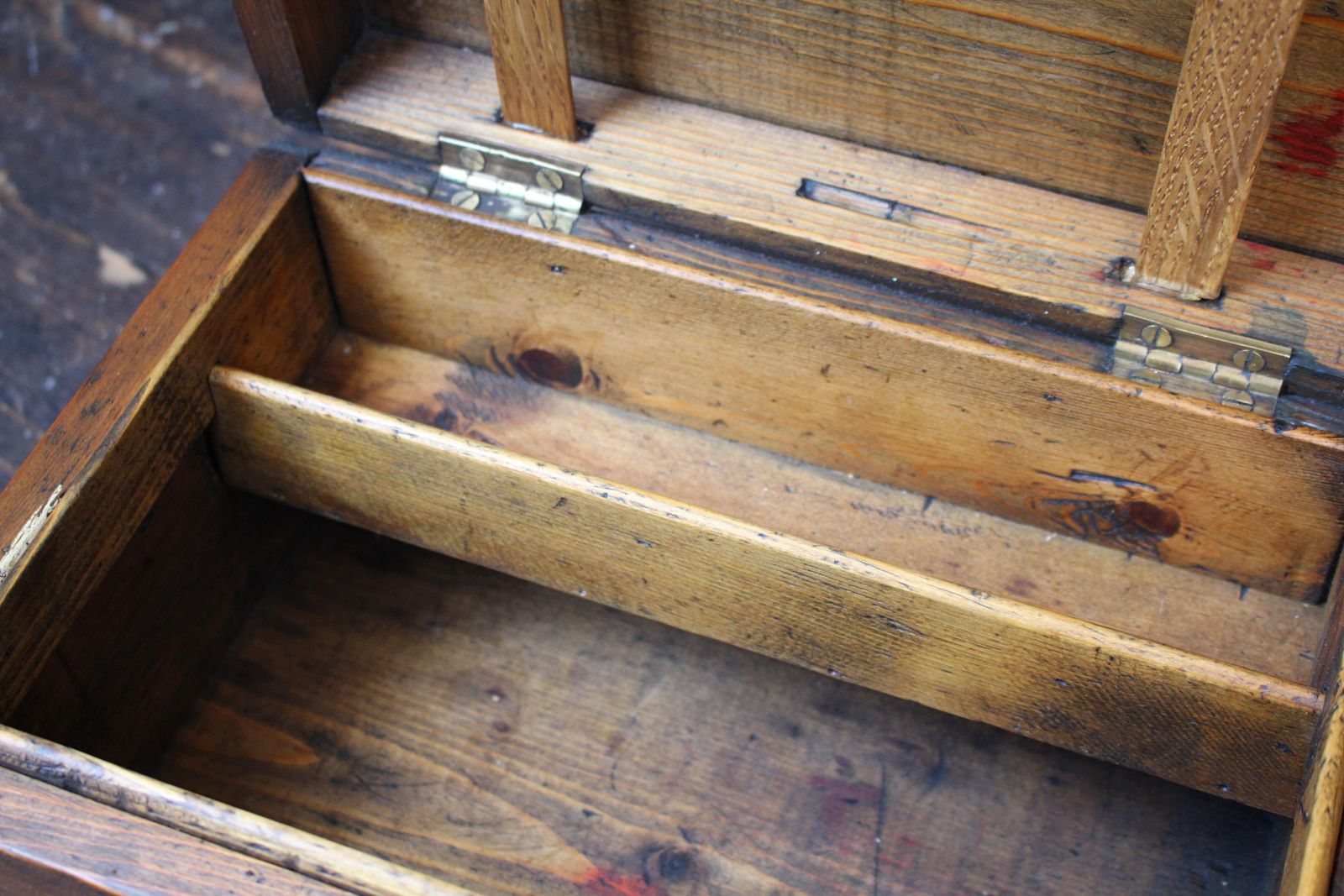 photo vinterior Early 20th Century English Maritime Sailors Gambling Game Box  ‘Crown & Anchor'