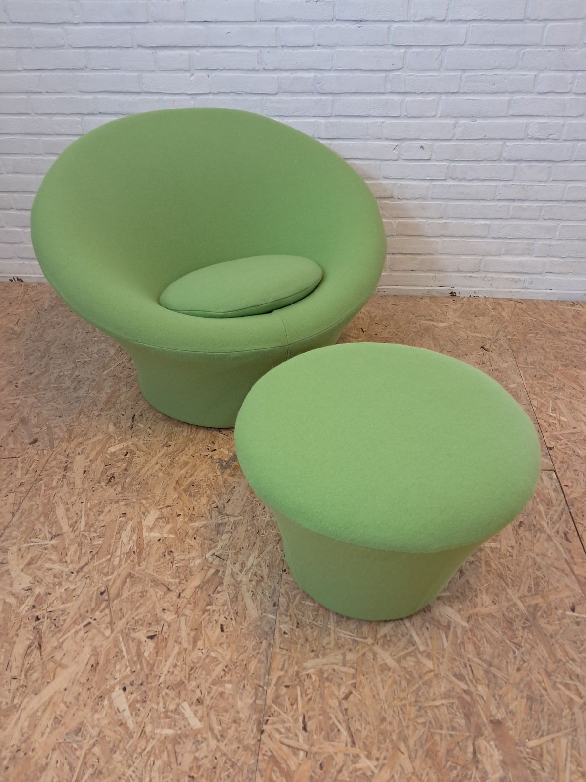 Mushroom 560 Artifort, Chair And Hocker photo vinterior