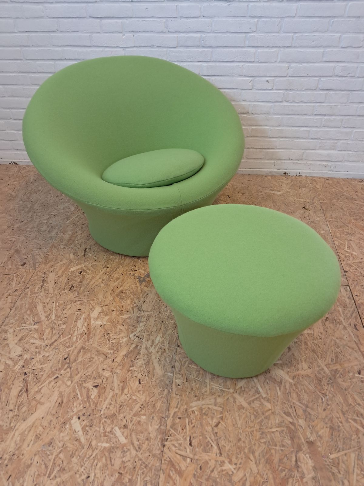 Mushroom 560 Artifort, Chair And Hocker photo buy