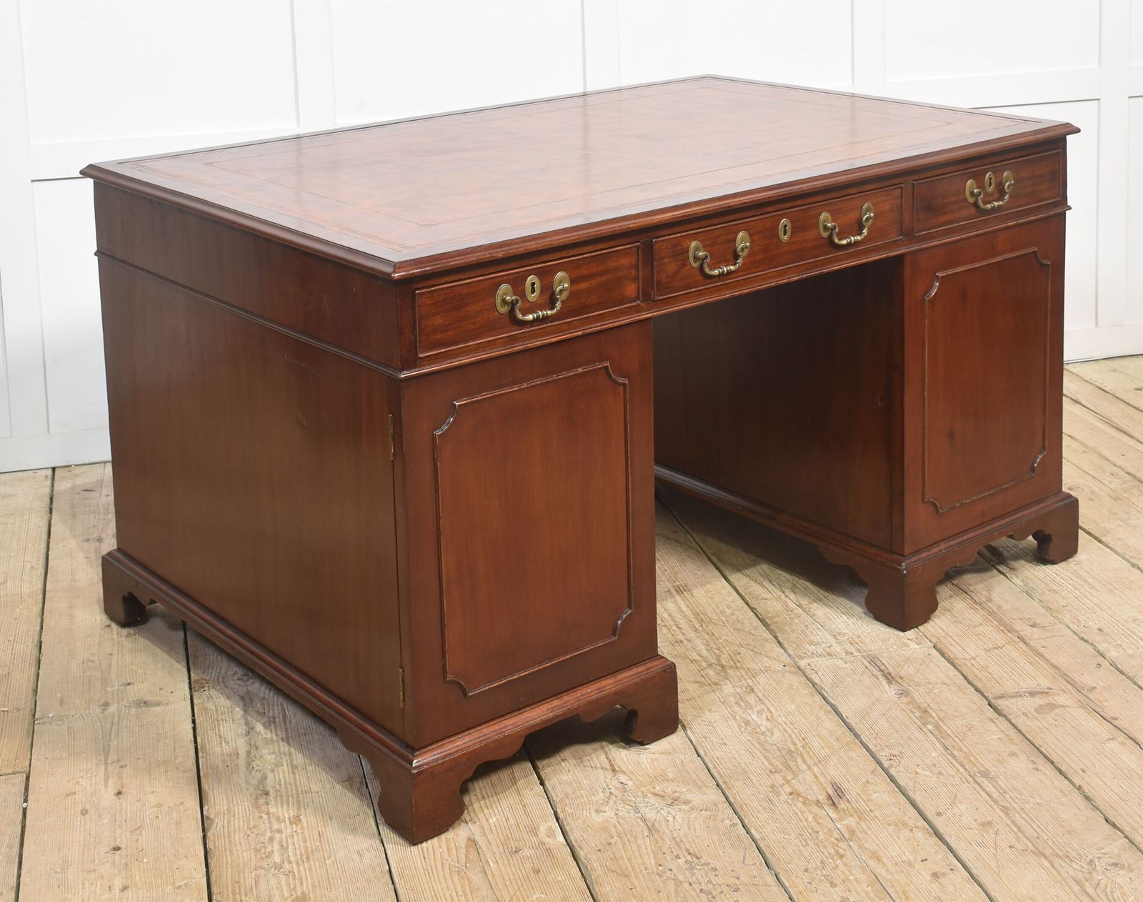 Mahogany Partners Desk photo vinterior