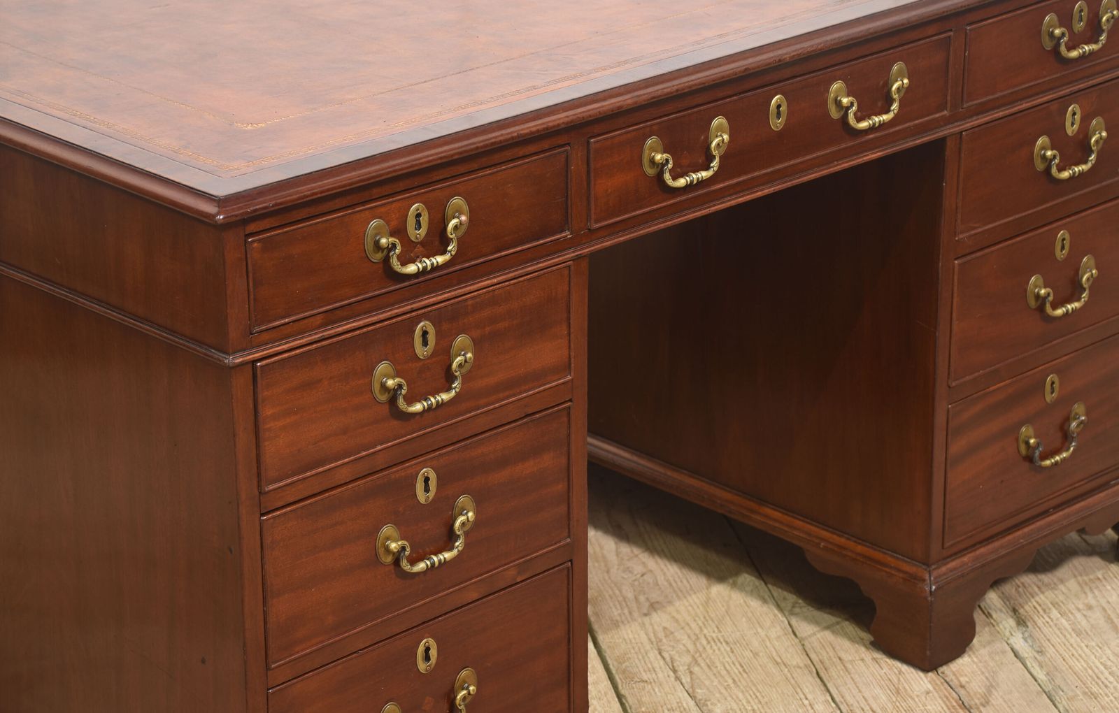 3834.0 Mahogany Partners Desk photo
