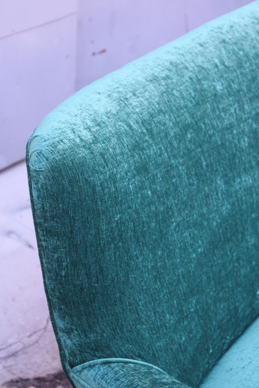 photo vinterior Sofa Set Italian Mid Centruy Armchairs Brass Feet Spiked Velvet Green