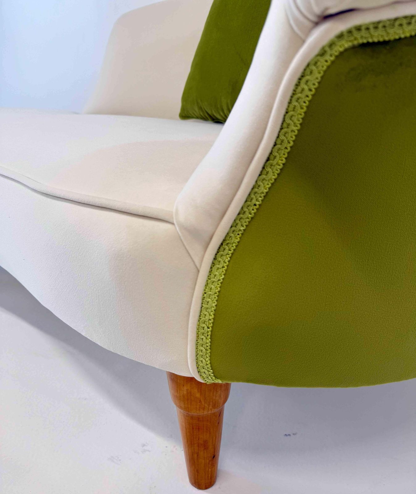 1960s Italian Cherry Wood And Velvet Chaise Longue In Three Colors photo buy