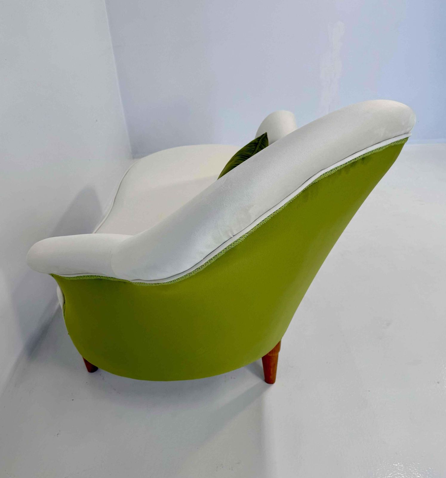 photo for sale 1960s Italian Cherry Wood And Velvet Chaise Longue In Three Colors