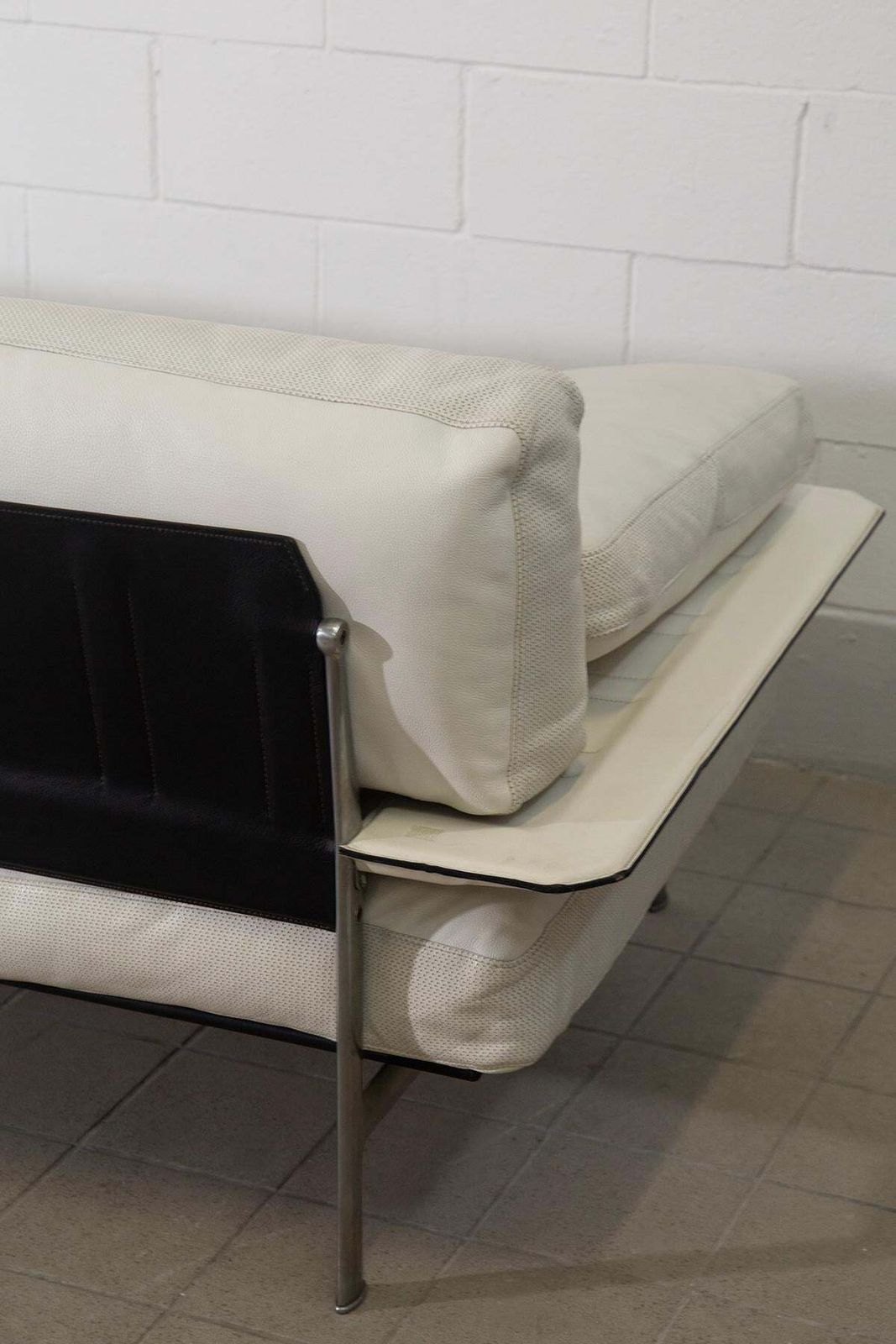 photo furniture Diesis Sofa For B&B By Paolo Nava And Citterio In White Leather