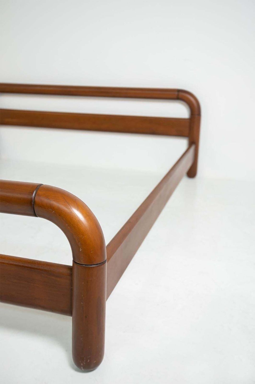 Gardenia Italian Bed, Designer Luciano De Gennaro For Brivio, 1977 photo vintage