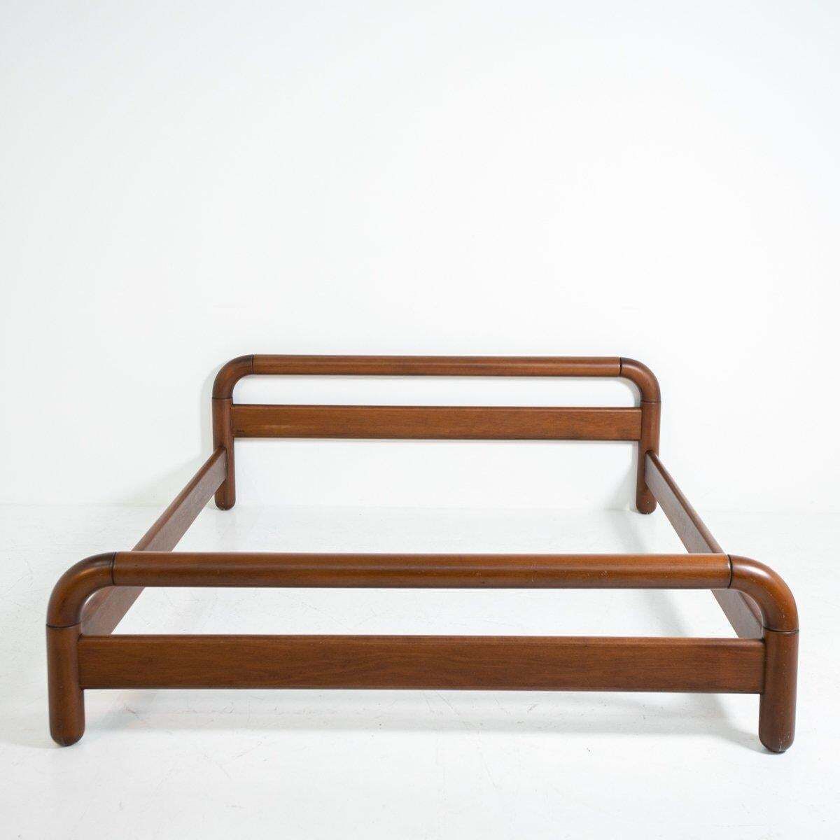 4763.0 Gardenia Italian Bed, Designer Luciano De Gennaro For Brivio, 1977 photo