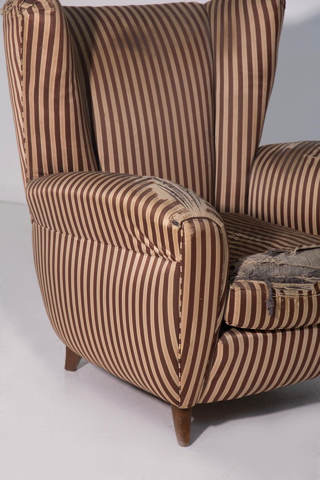 Furniture Osvaldo Borsani Rare Armchairs In Orignal Condition In Silk photo
