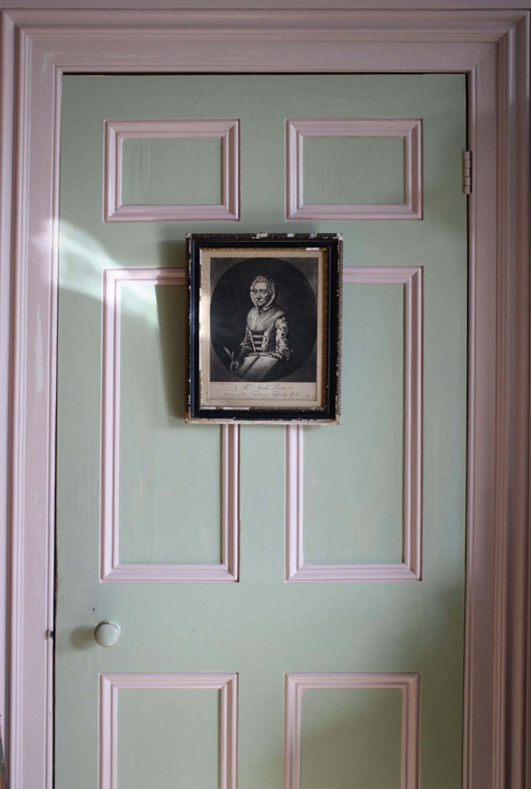 photo furniture Sarah Porter, "Queen Of The Touters At Tunbridge Wells" Engraving, Circa 1770