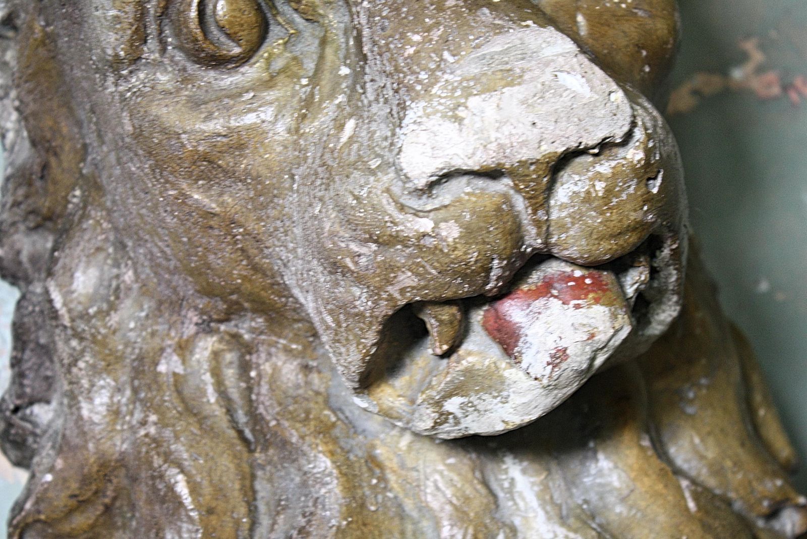 Huge 18th Century Heraldic Armorial Plaster Gesso Gilt Lion photo for sale