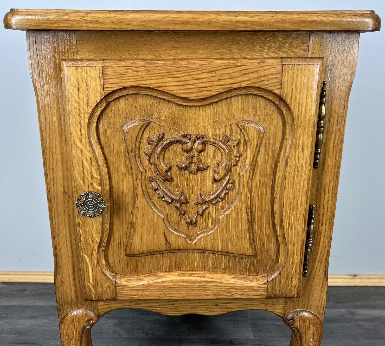 Bedside Cabinet Vintage French Louis XV Style Oak Carved Nightstand Lot 4006 photo 183.0