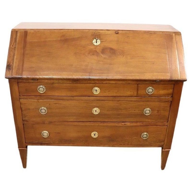 Antique Chest Of Drawers In Walnut, 1700s