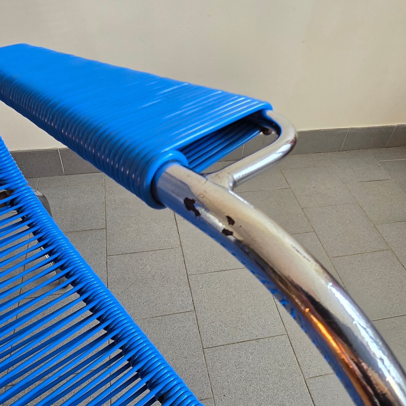 photo vinterior Vintage 1960s Blue Wire & Chrome Steel Scoubidou Armchair 60s Retro 1960s Zazou