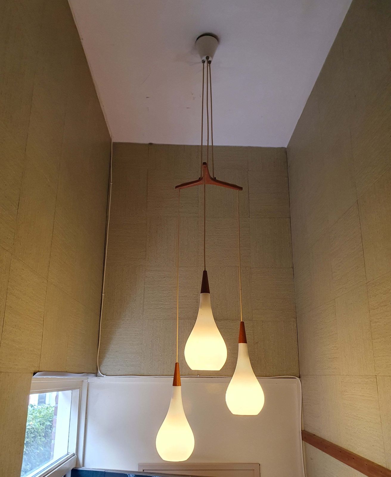 Holmegaard   Michael Bang   Triangle Raindrop Hanglamp / Pendant   Opaal Wit / Opal White   Teak   Midcentury Design Cluster Pendant Light photo furniture