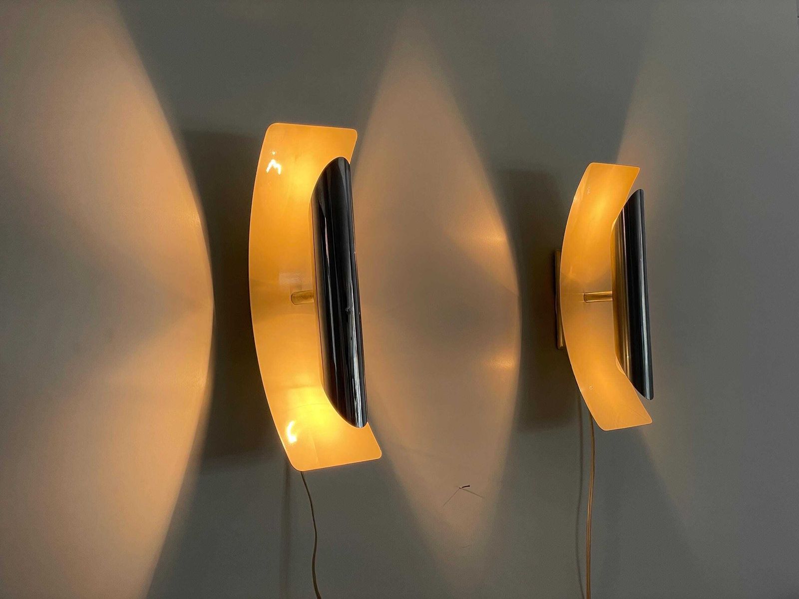 Enamaled Metal And Chrome Head Pair Of Wall Lamps By Reggiani, 1960s, Italy photo Lighting