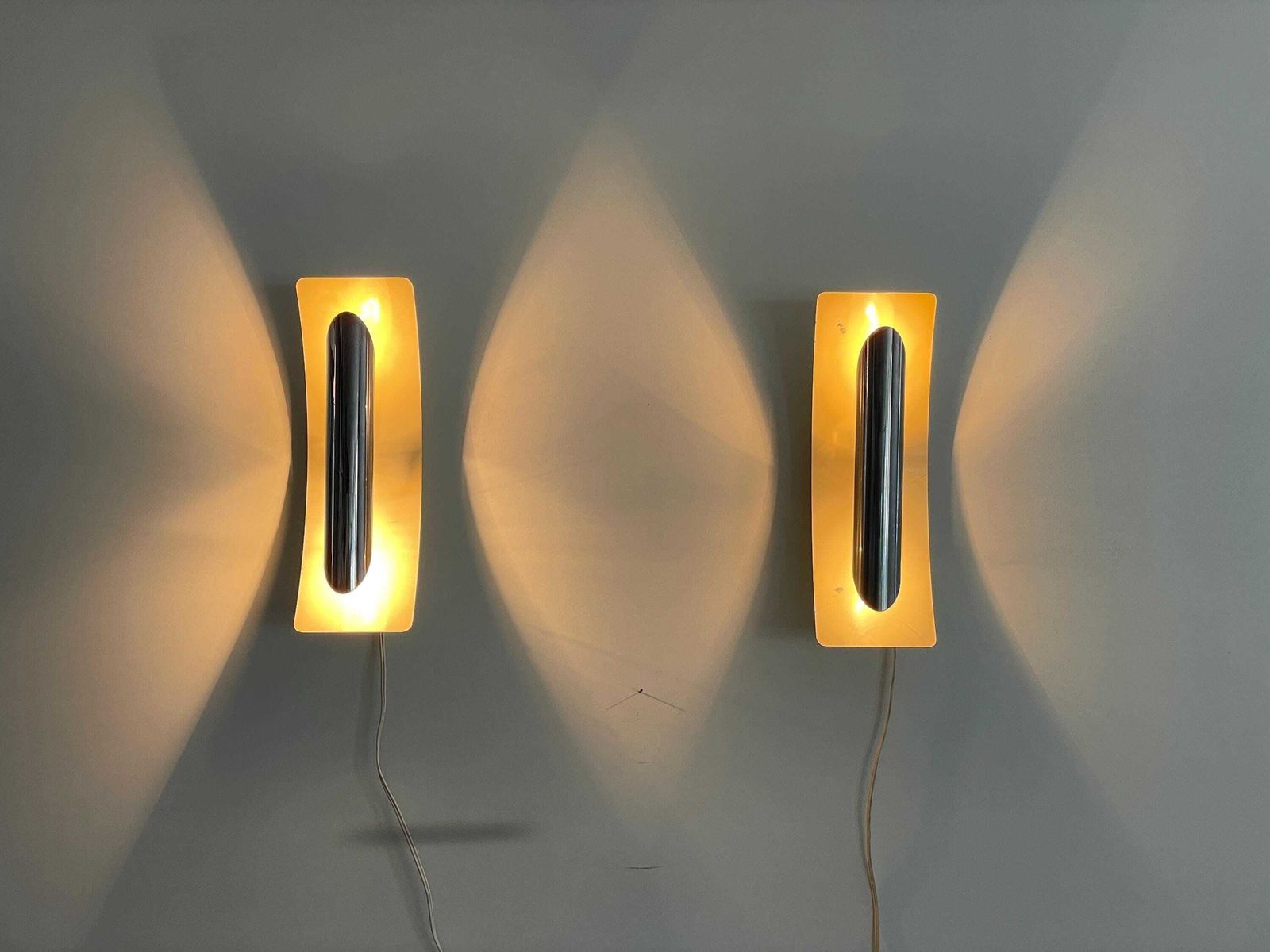 Enamaled Metal And Chrome Head Pair Of Wall Lamps By Reggiani, 1960s, Italy photo vinterior