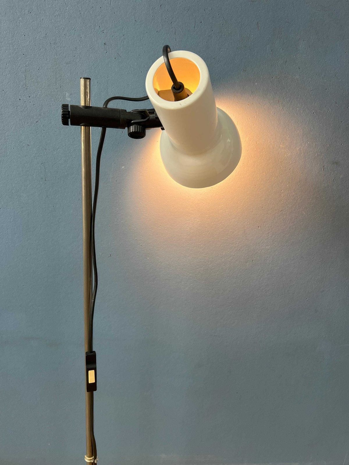 Kleine Witte Mid Century Vloerlamp photo Verlichting