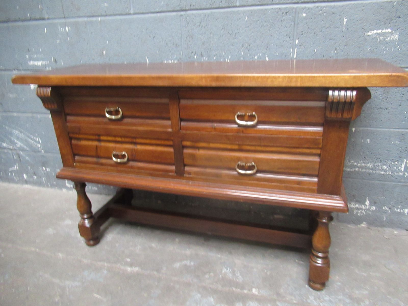 photo vinterior Low   Four Drawer  Chest Of Drawers