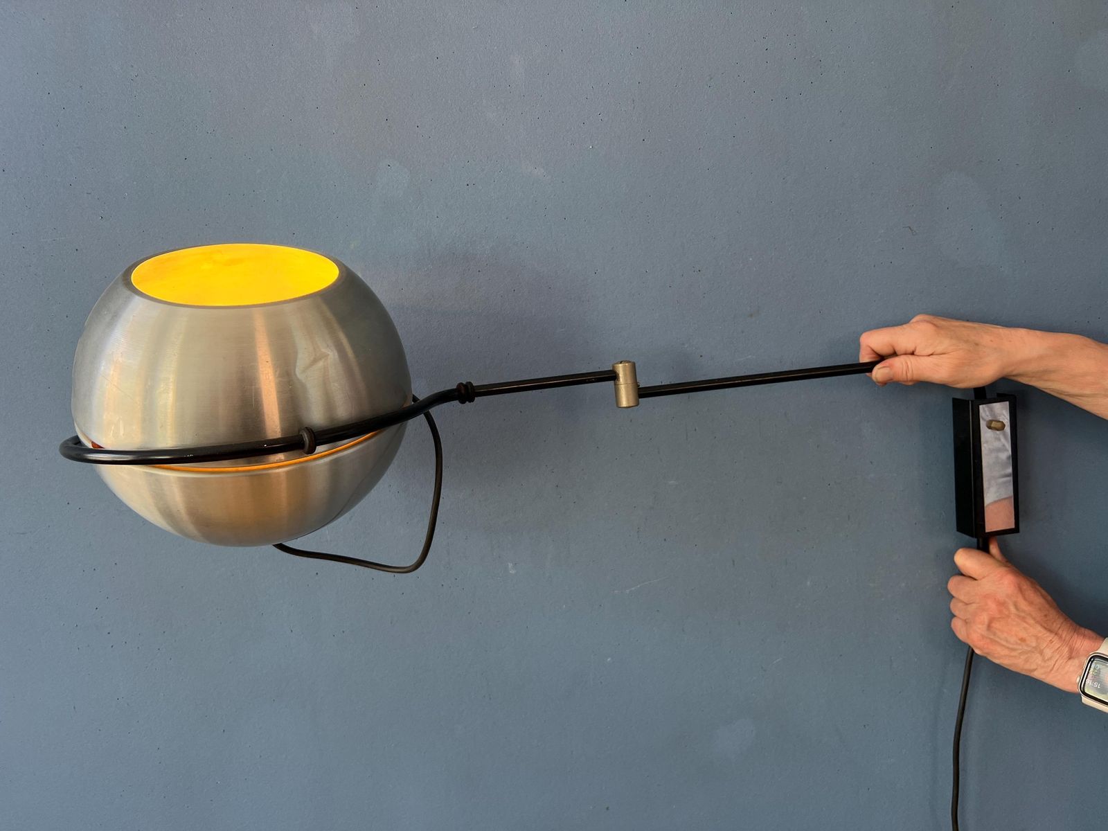 Vintage Mid Century Zilveren Globe Wandlamp Met Zwenkarm photo furniture