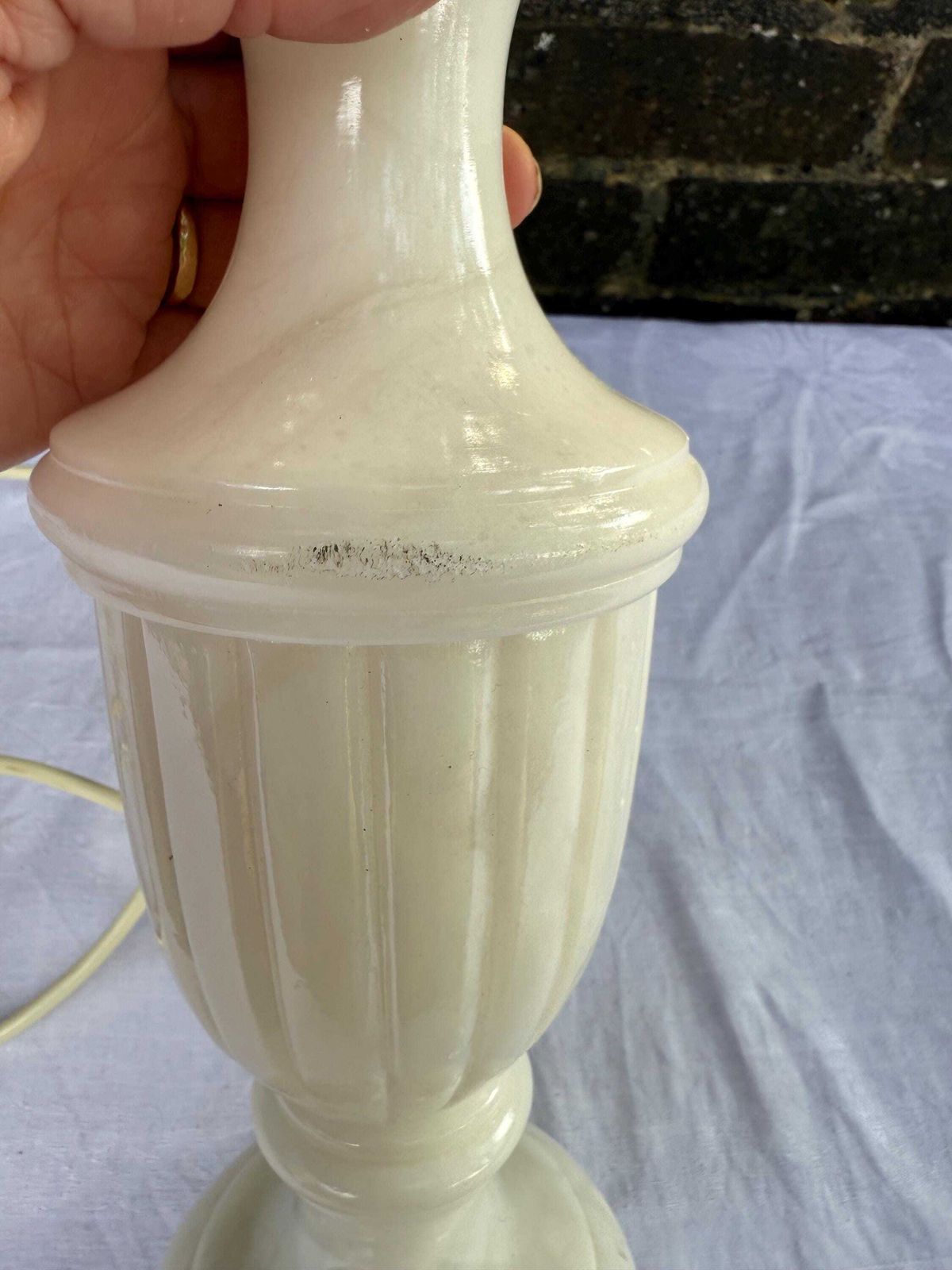 photo vintage Vintage Alabaster Table Lamp With Carved Stone Base And Cream Empire Shade, Heavy Sculptural Lighting With Soft Veining – Working Pat Tested