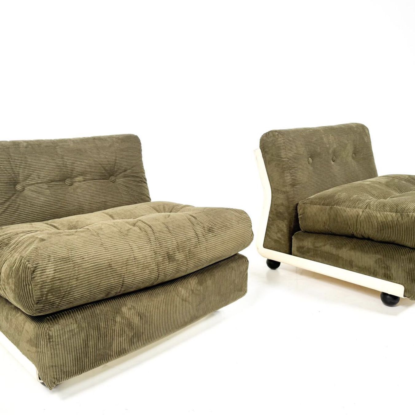 Mid Century Modern Pair Of “Amanta” Armchairs By Mario Bellini, 1960s photo 2920.0