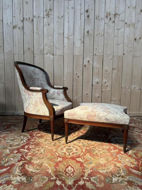 Bergère Gondole Louis XVI Avec Son Repose Pied En Acajou photo for sale