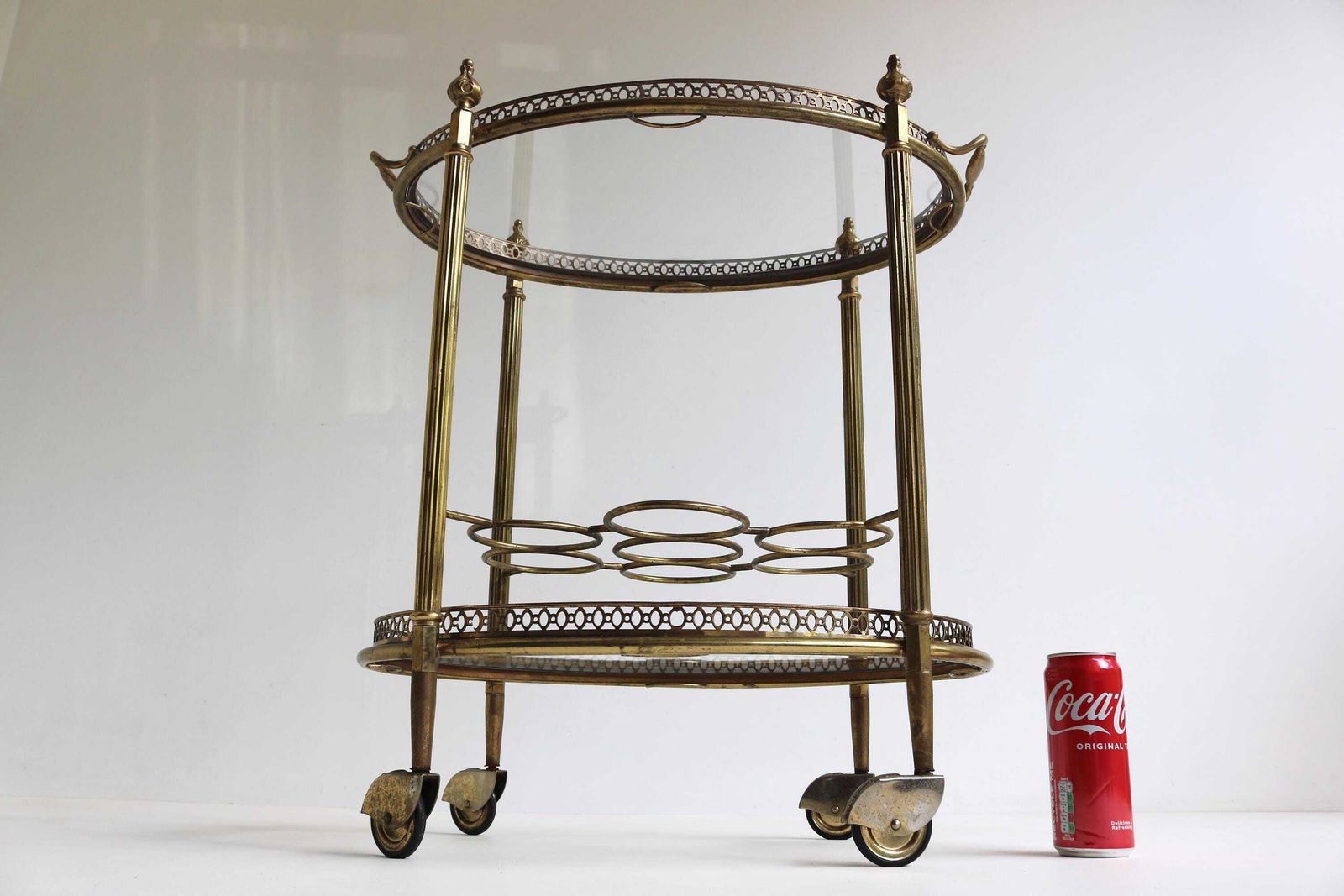 photo for sale Messing Barwagen Ovaal Hollywood Regency Glazen Trolley Met Afneembaar Dienblad En Flessenrek – Frans, Jaren 1940, Theekar Bijzettafel