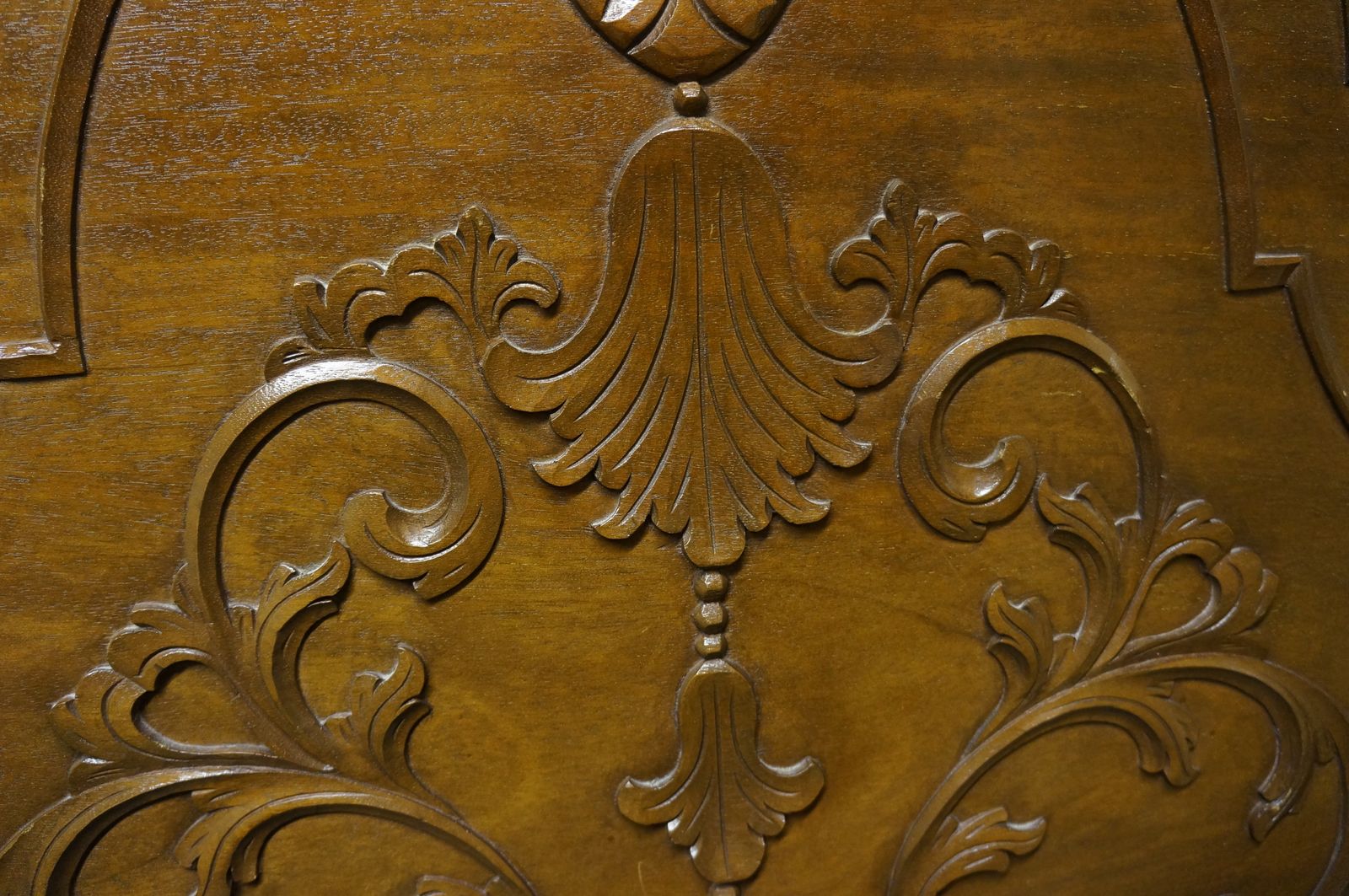 799.0 20th Century Spanish Baroque Hand Carved Bed (Mahogany/Walnut/Cherry) With Slabs photo