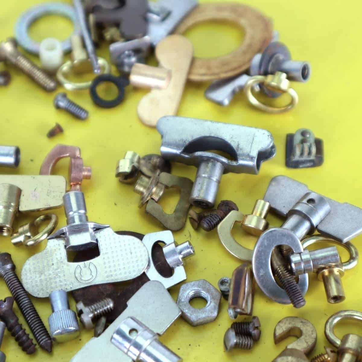 Lot Of Spare Parts For Alarm Clocks, Keys, Screws And More photo vinterior