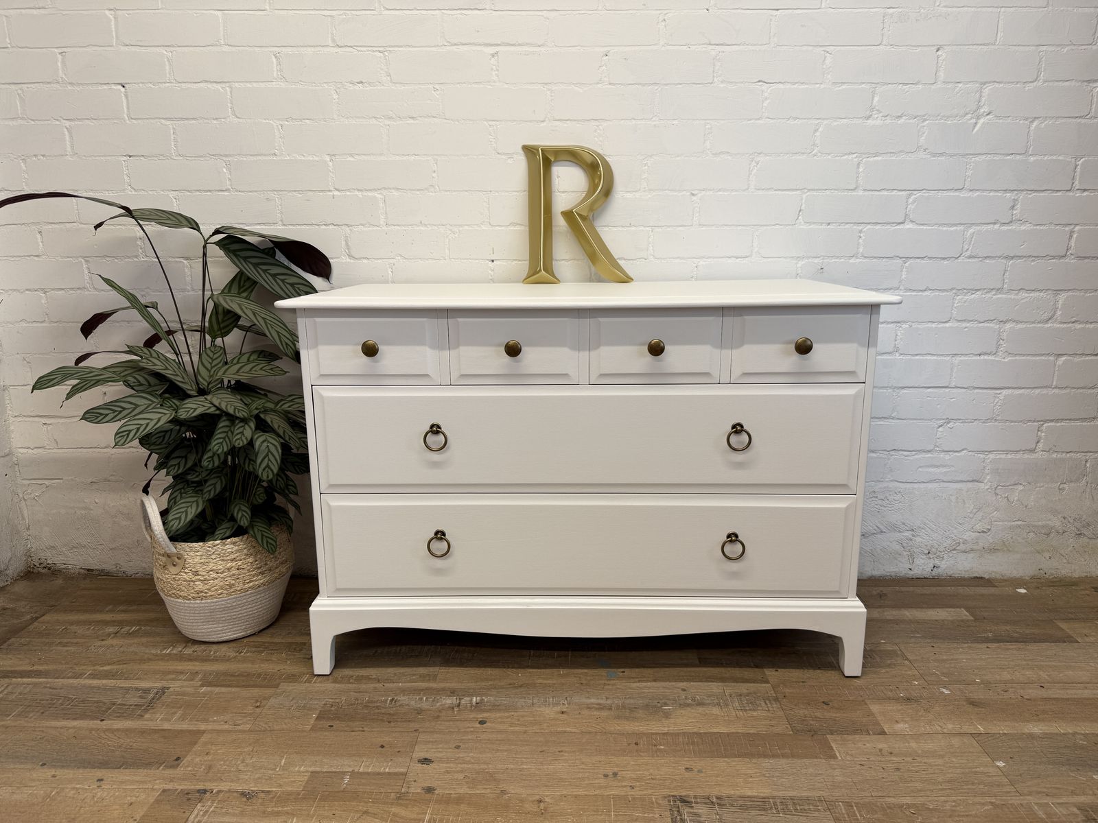 Stag Minstrel 4 Over 2 Chest Of Drawers – Painted In Chantilly Lace
