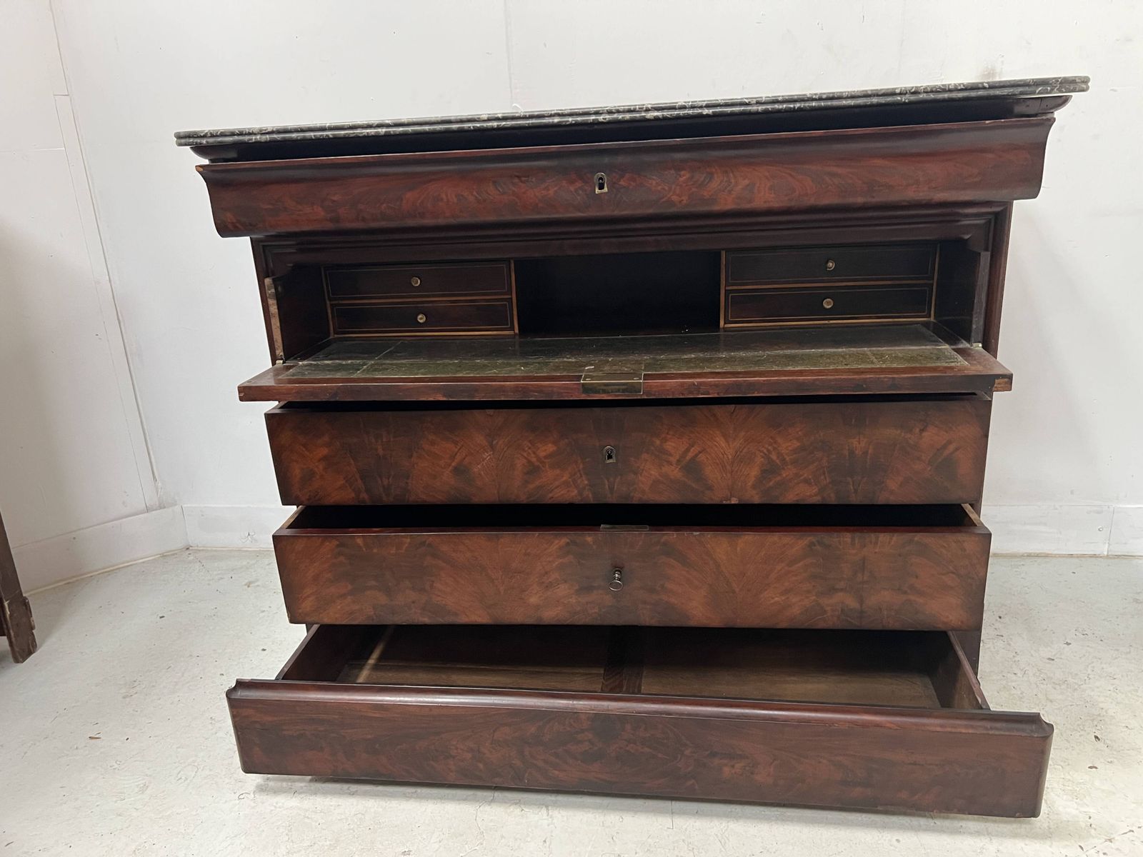 Louis Philippe Mahogany Chest Of Drawers, 19th Century photo 965.25