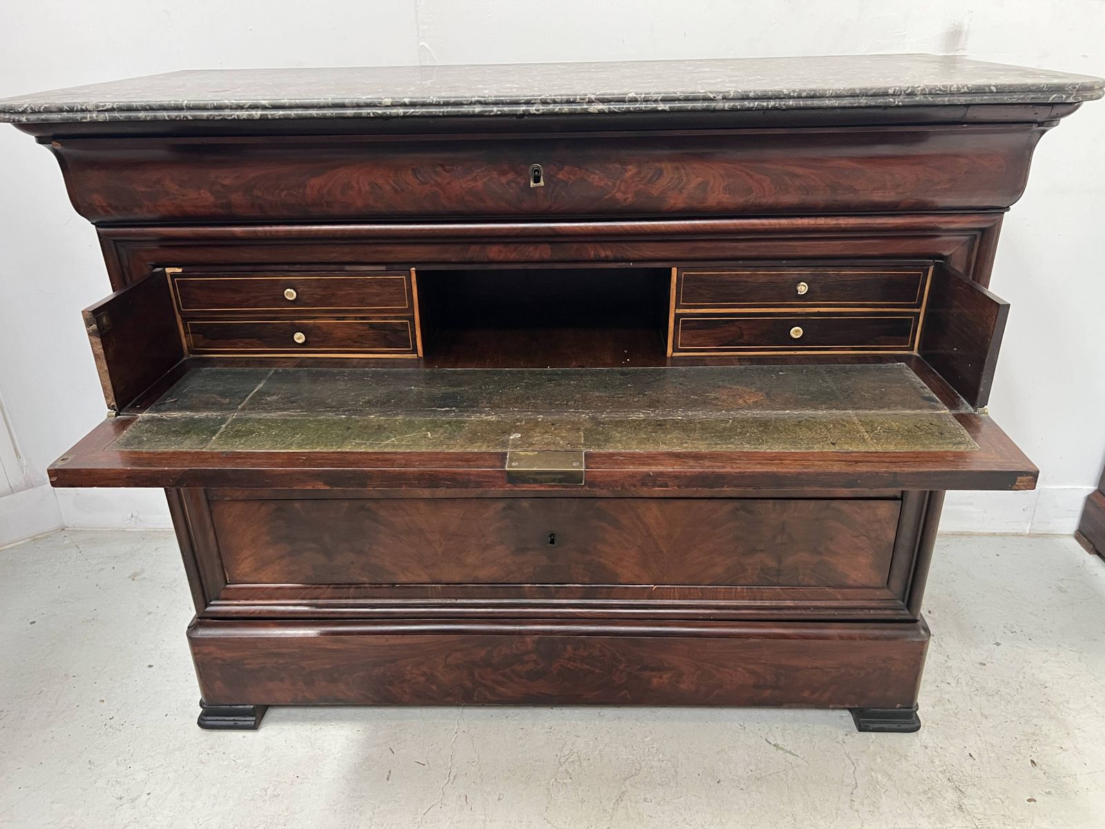 photo furniture Louis Philippe Mahogany Chest Of Drawers, 19th Century