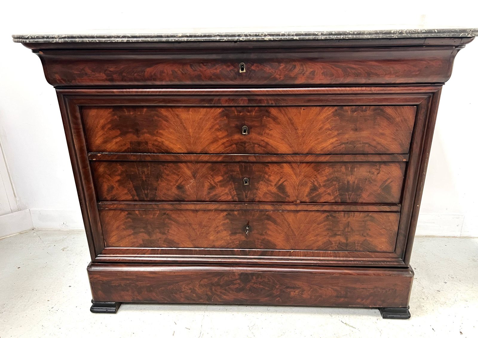 photo vinterior Louis Philippe Mahogany Chest Of Drawers, 19th Century