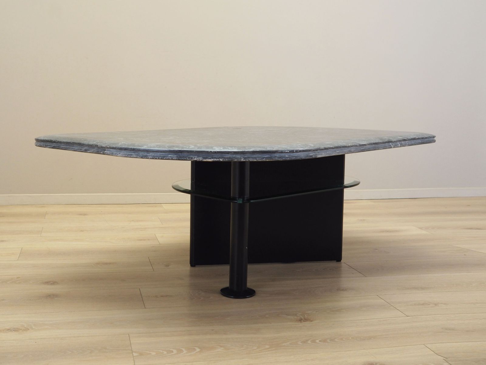 Coffee Table, Italian Design, 1980s, Production: Italy photo vinterior