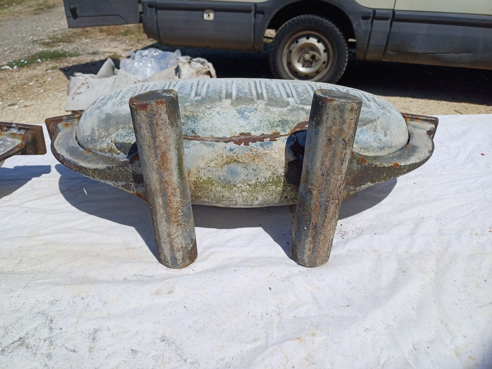photo vinterior Pair Of Art Deco Enameled Cast Iron Planters