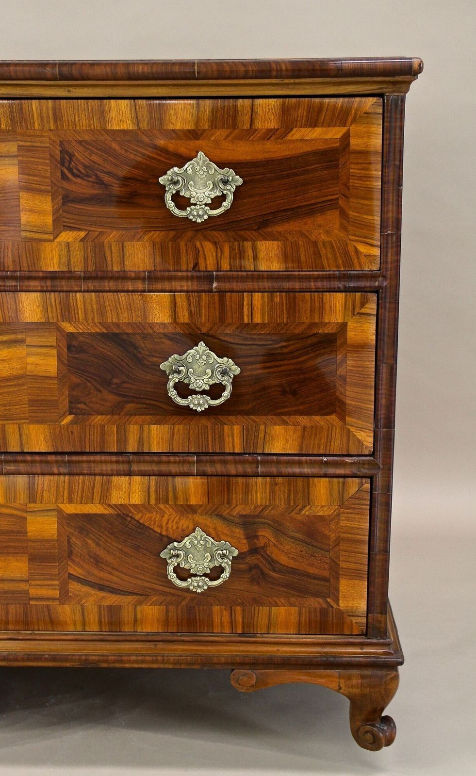 photo vintage 18th Century Baroque/ Classical Chest Of Drawers, Nutwood, Austria Ca. 1780