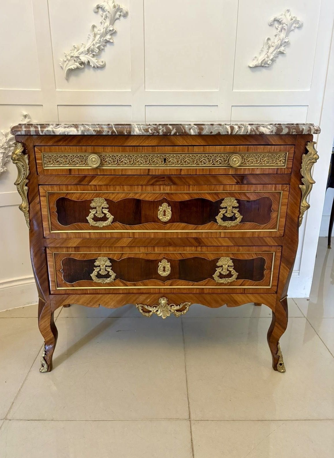 photo vintage Outstanding Quality Antique 19th Century French Marble Top Chest Of Drawers