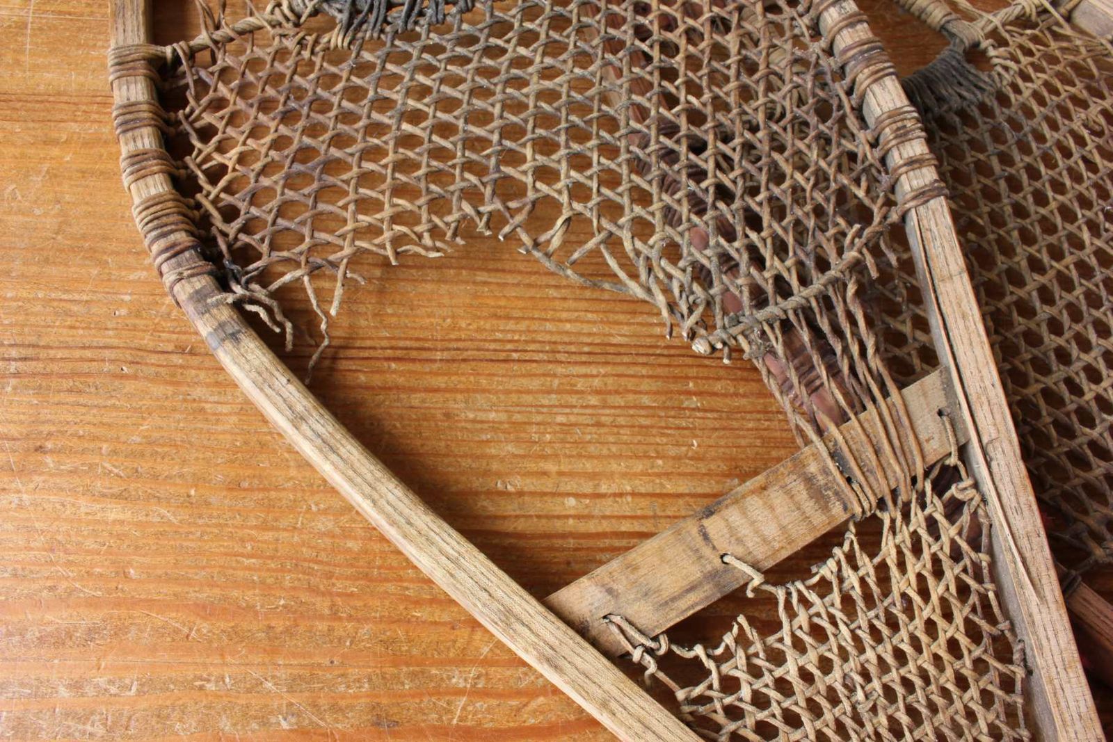 photo vinterior Antique Pair Of Native American Indian Pom Pom Snowshoes. Ski Lodge.