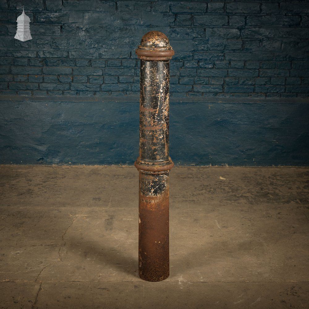 'Cannon' Street Bollard, Reclaimed Cast Iron Bollard. photo 231.0