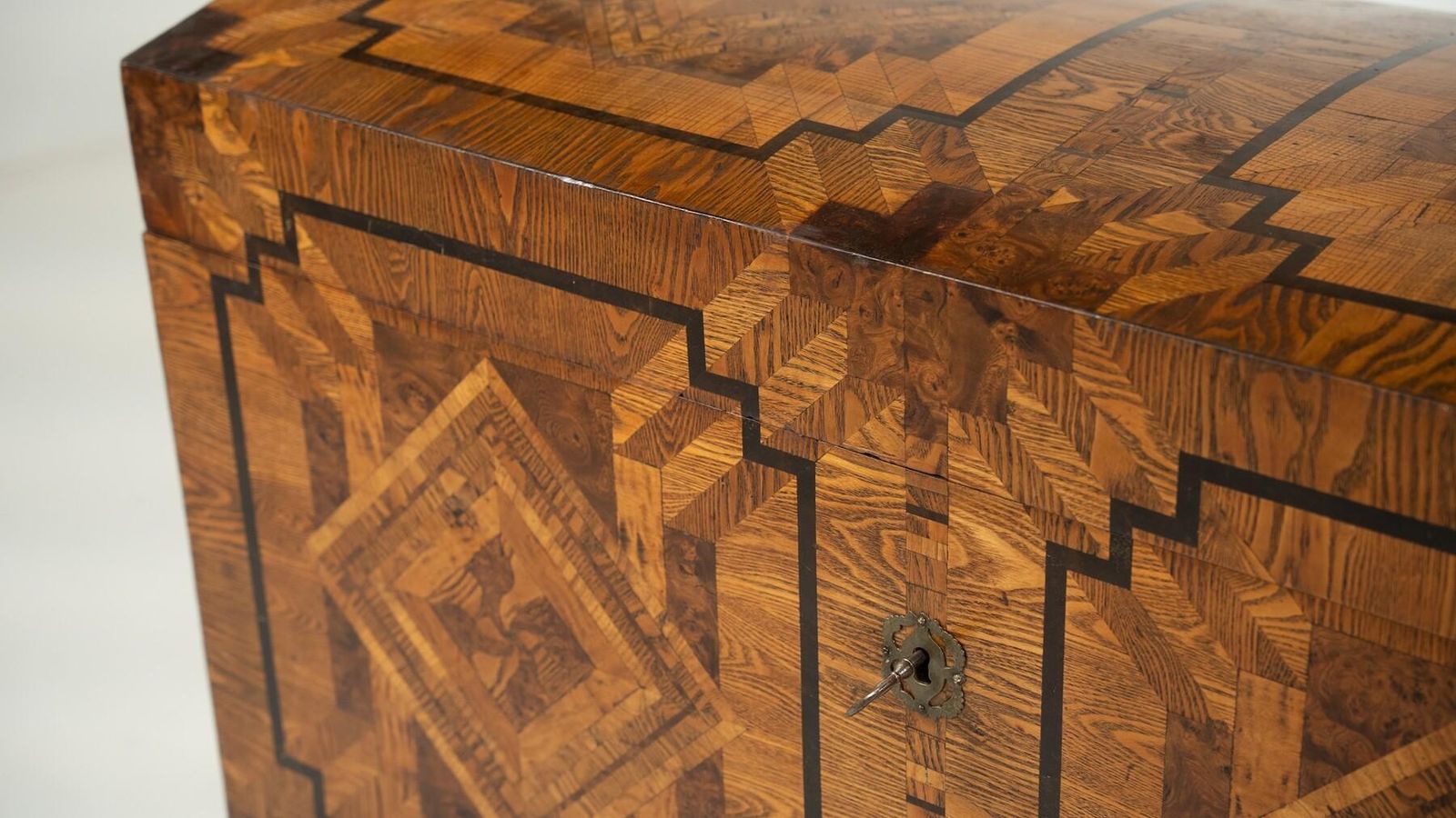 Late 18th Century Chest, Veneered With Walnut And Austrian Ash photo Furniture