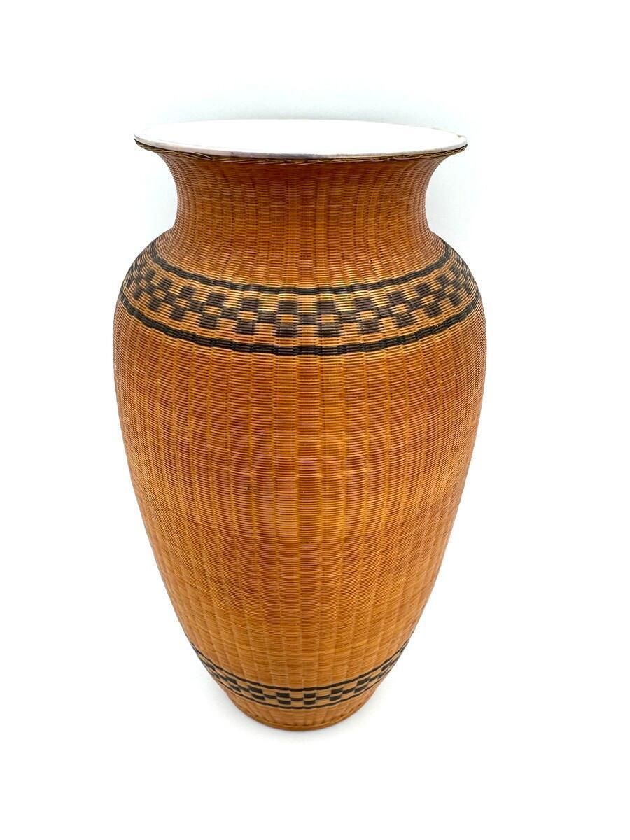 Porcelain Chinese Vase Wrapped In Rattan photo 548.0