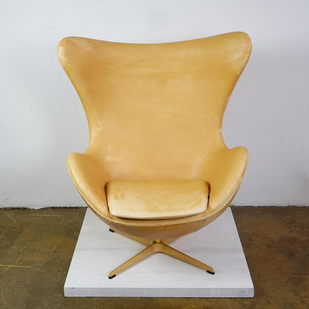 Leather Egg Chair By Arne Jacobsen For Fritz Hansen Limited Anniversary Edition photo for sale