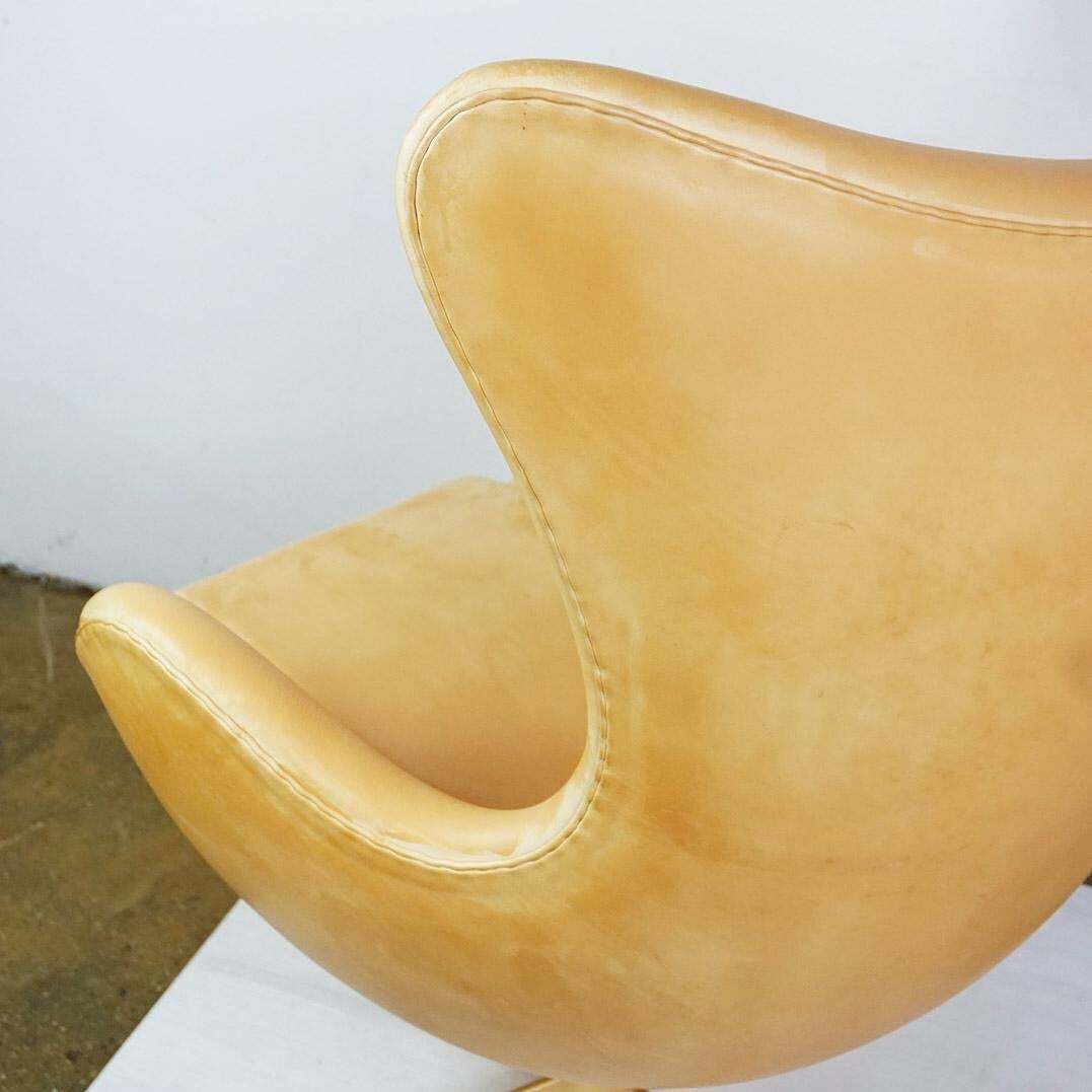 8345.0 Leather Egg Chair By Arne Jacobsen For Fritz Hansen Limited Anniversary Edition photo
