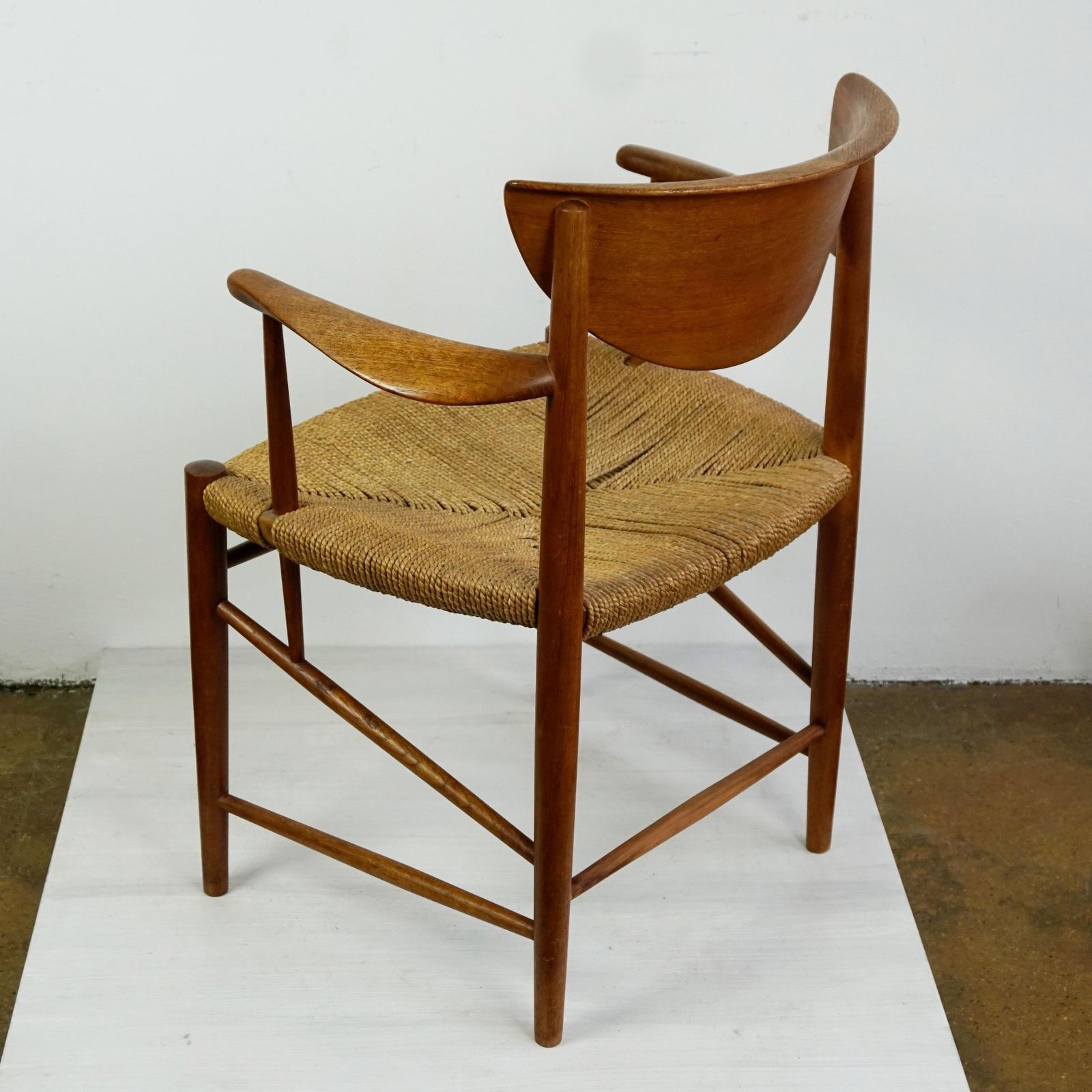 photo furniture Scandinavian Modern Teak Armchair Mod. 317 By Peter Hvidt For Soborg Mobler