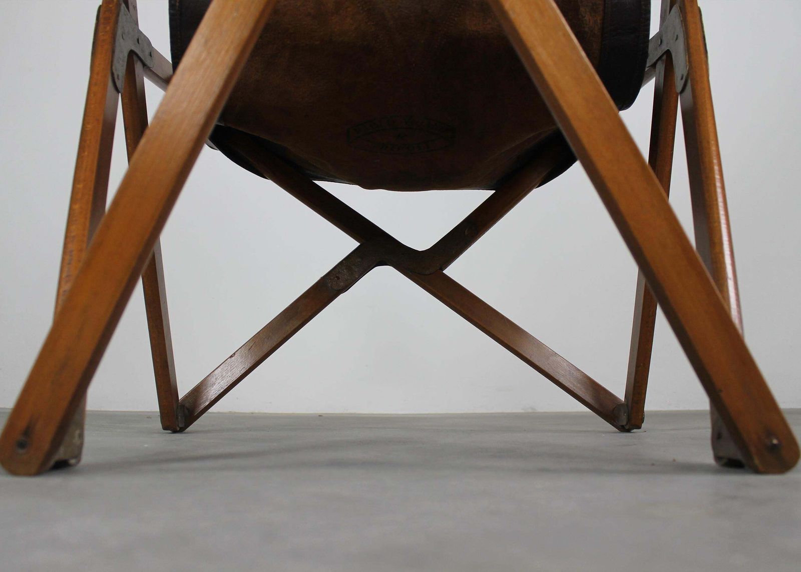 Furniture Tripolina Folding Chair In Wood And Leather By Paolo Vigano 1930s photo