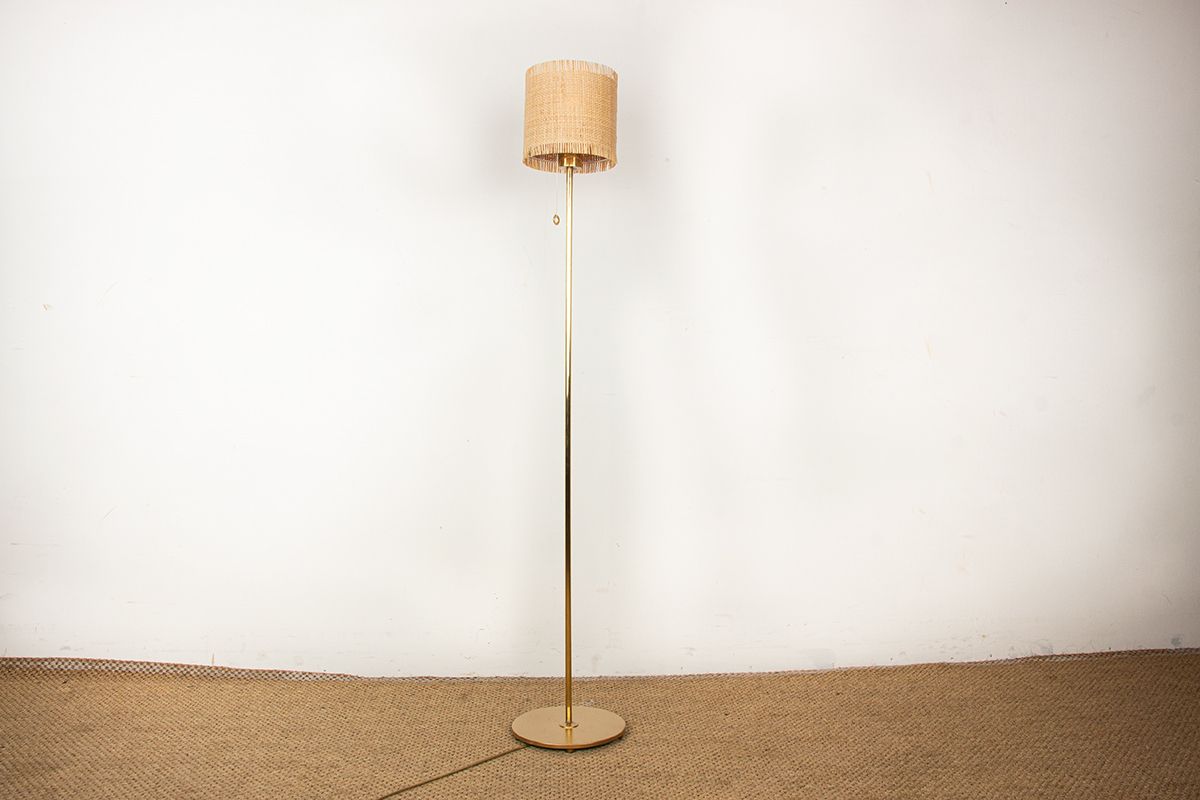 Lampadaire suédois en laiton, socle en fonte, modèle G 019 par Bergboms, 1960.