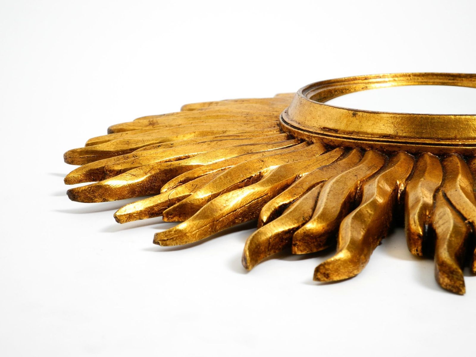Grote Mid Century Sunburst Kovex Wandspiegel Van Hout En Resin, Verguld photo vintage