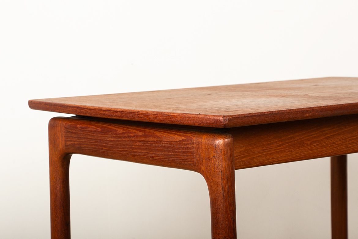 photo furniture Table basse danoise en teck modèle 019, par Ole Wanscher pour Poul Jeppesen, 1960.